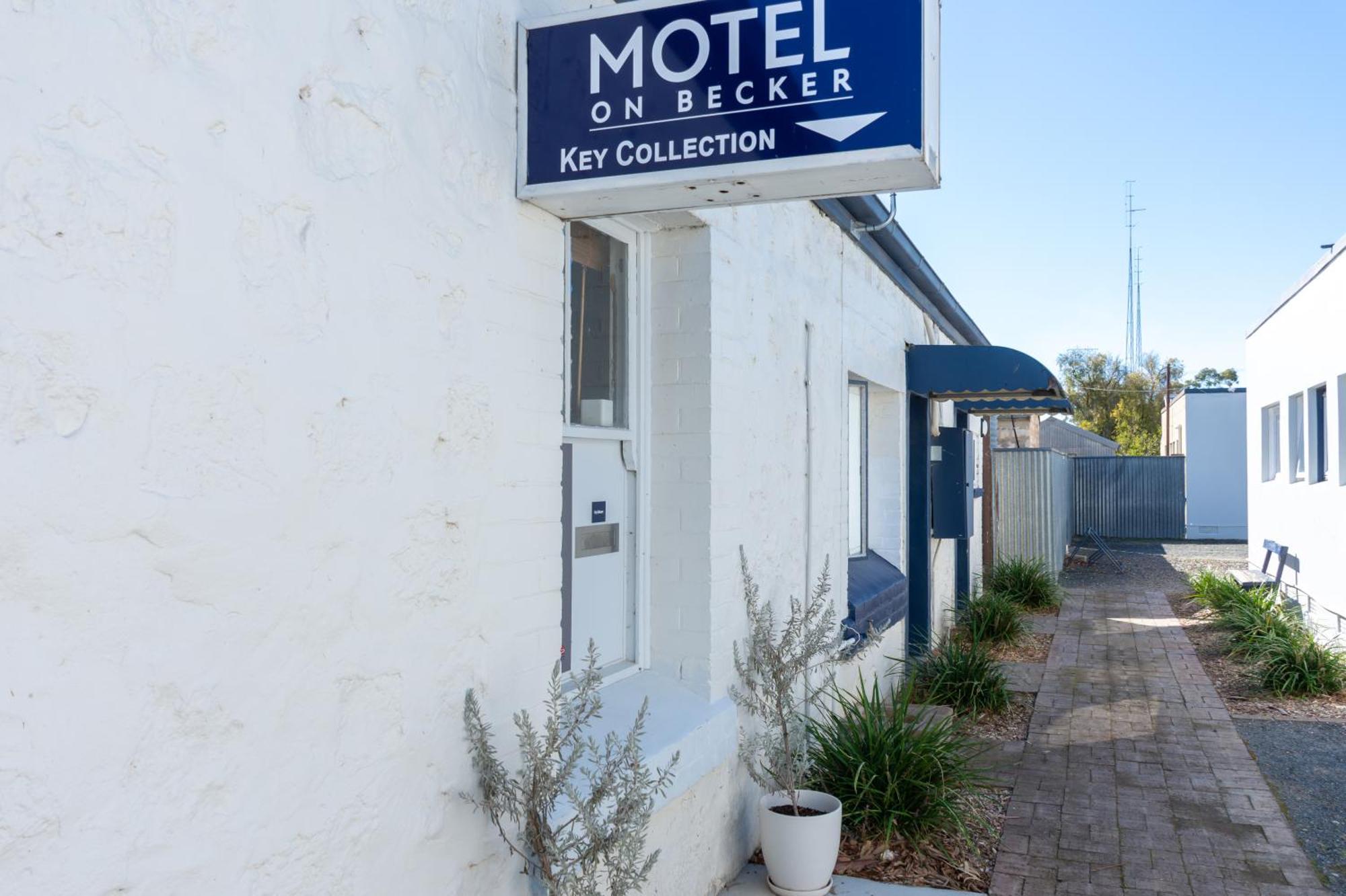 Motel On Becker Tintinara エクステリア 写真